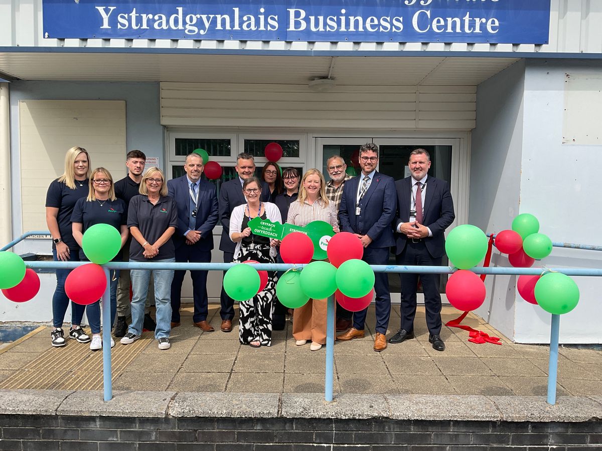 Local housing leaders and Welsh Government officials came together in Ystradgynlais for a high-level meeting that focused on accelerating housing delivery and tackling key challenges across Mid Wales