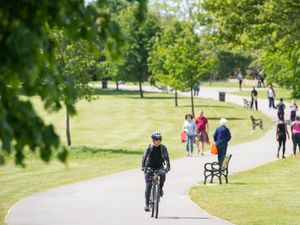 Supporting image for story: West Midlands weather: Met Office forecasts mild night as meteorological spring ends