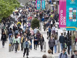 Supporting image for story: Warm weather and late Easter boost retail sales by 7%