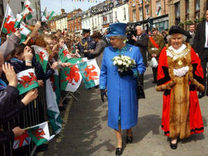 Supporting image for story: Crowds turn out for The Queen