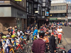 Supporting image for story: Sun shines as crowds flock to Shrewsbury Cycle Grand Prix 2016