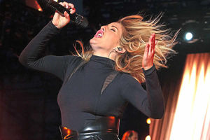 Supporting image for story: US is Starry Eyed for Ellie Goulding