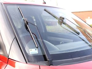 Supporting image for story: How to change windscreen wiper blades