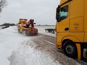 Supporting image for story: Roads blocked and trains cancelled as snow continues to bite Shropshire