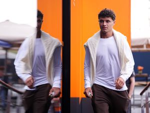 Supporting image for story: Lando Norris doing well to ‘block out noise’ in title fight – Carlos Sainz