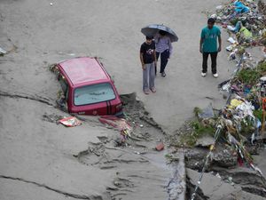 Supporting image for story: Flash floods leave dozens dead in Indian-controlled Kashmir