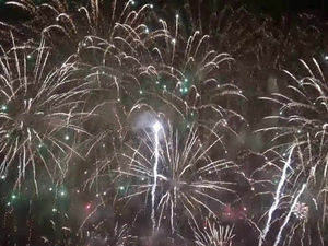 Supporting image for story: WATCH: Wolverhampton lit up by fireworks spectacular - but 'horrendous' traffic chaos mars event