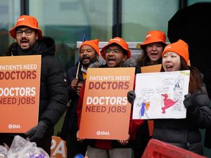 Supporting image for story: Streeting apologises to patients as doctors begin five-day walkout