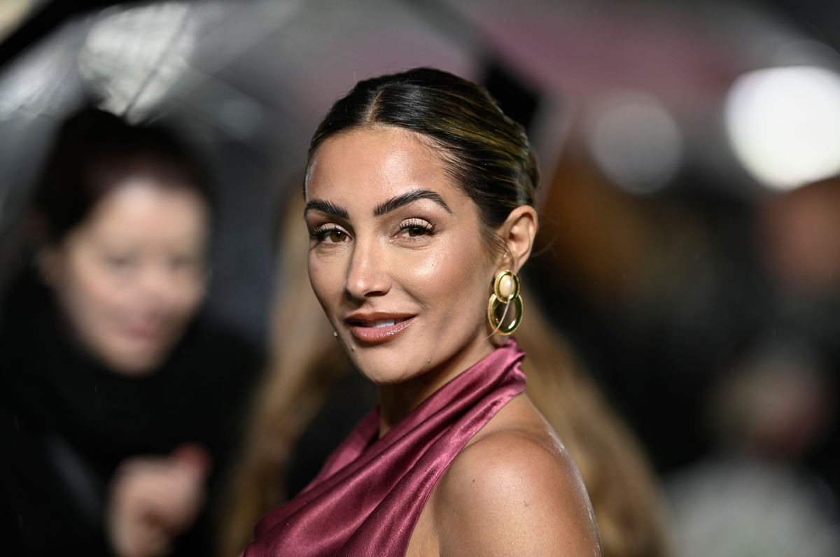 Get Frankie Bridge’s Italian Riviera style with River Island midi skirt for just £39
