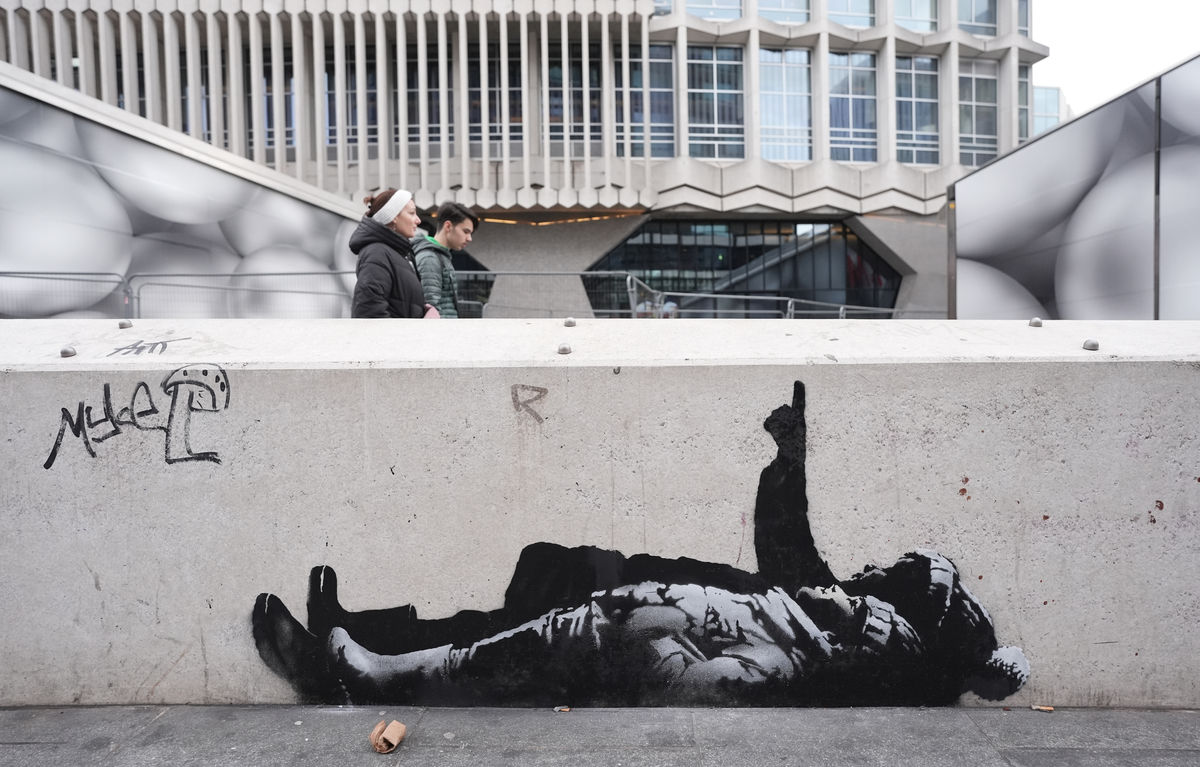 Artwork thought to be by Banksy appears at foot of London skyscraper
