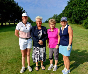 Heather (second left) with fellow golfers.