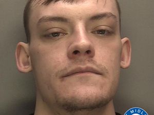Supporting image for story: Man wanted by police after robbery in Willenhall