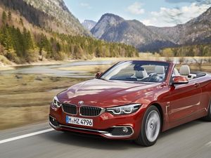 Supporting image for story: The new BMW 430i Convertible is perfect for posing
