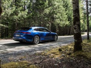 Supporting image for story: Porsche axes diesel power from line-up
