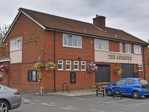 Supporting image for story: Pub customers from across West Midlands and Shropshire invited to nominate unsung community heroes for special award