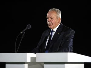 Supporting image for story: Bill Beaumont named interim chairman at RFU as Tom Ilube resigns amid scandal