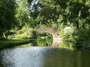 Supporting image for story: Picturesque bridge in South Staffordshire voted the nation’s second most scenic waterside setting