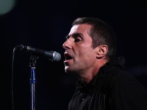 Supporting image for story: Liam Gallagher performs to star-studded crowd as Joshua-Dubois fight approaches