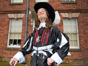 Supporting image for story: Right royal surprise visitor thrills Wolverhampton history fair fans 