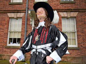 Supporting image for story: Right royal surprise visitor thrills Wolverhampton history fair fans 