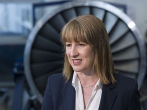 Supporting image for story: Pressure on Chancellor ramps up as government bond sell-off deepens