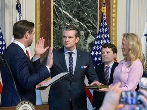 Supporting image for story: Hegseth quickly sworn in as US Defence Secretary after dramatic Senate vote