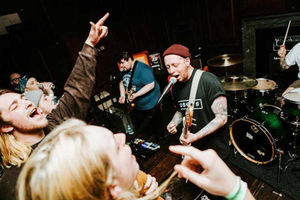 Supporting image for story: Birmingham band Dearist to host Christmas show