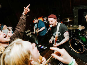 Supporting image for story: Birmingham band Dearist to host Christmas show