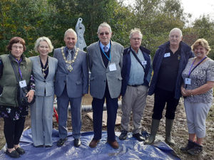 Supporting image for story: Sculpture hooks up to rich mining heritage
