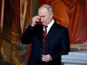 Supporting image for story: Putin among the worshippers in Moscow as Russia celebrates Easter