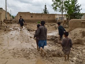 Supporting image for story: Thousands of children in Afghanistan affected by ongoing flash floods – Unicef