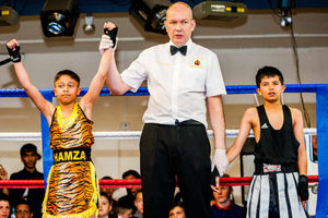 He's got all of the gear - Hamza Uddin (left) getting the decision over Gurbir Mann in the opening round.