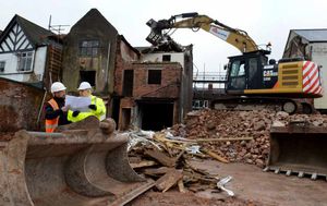Glenn Warburton, McAuliffe senior project manager, and councillor Peter Bilson