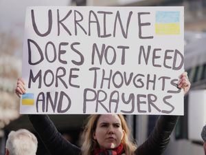 Supporting image for story: Protesters gather in London to brand Putin a ‘delusional lunatic’ and ‘bully’