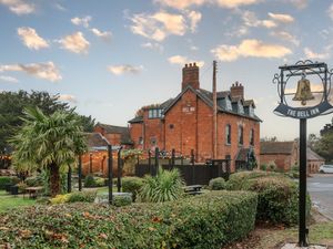 Supporting image for story: Inside new-look Shropshire pub after a £420,000 revamp 