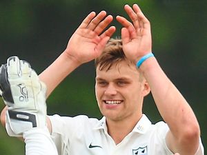 Supporting image for story: Pears fail to stop Surrey’s charge