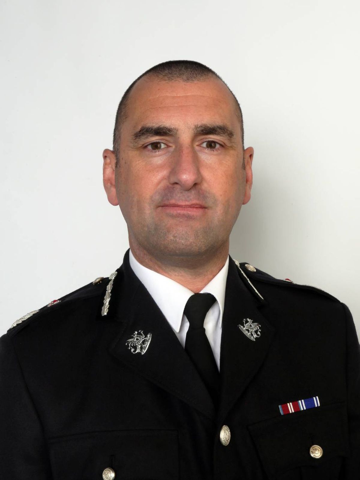 Over 400 Dyfed-Powys police officers carrying opioid reversing medicine