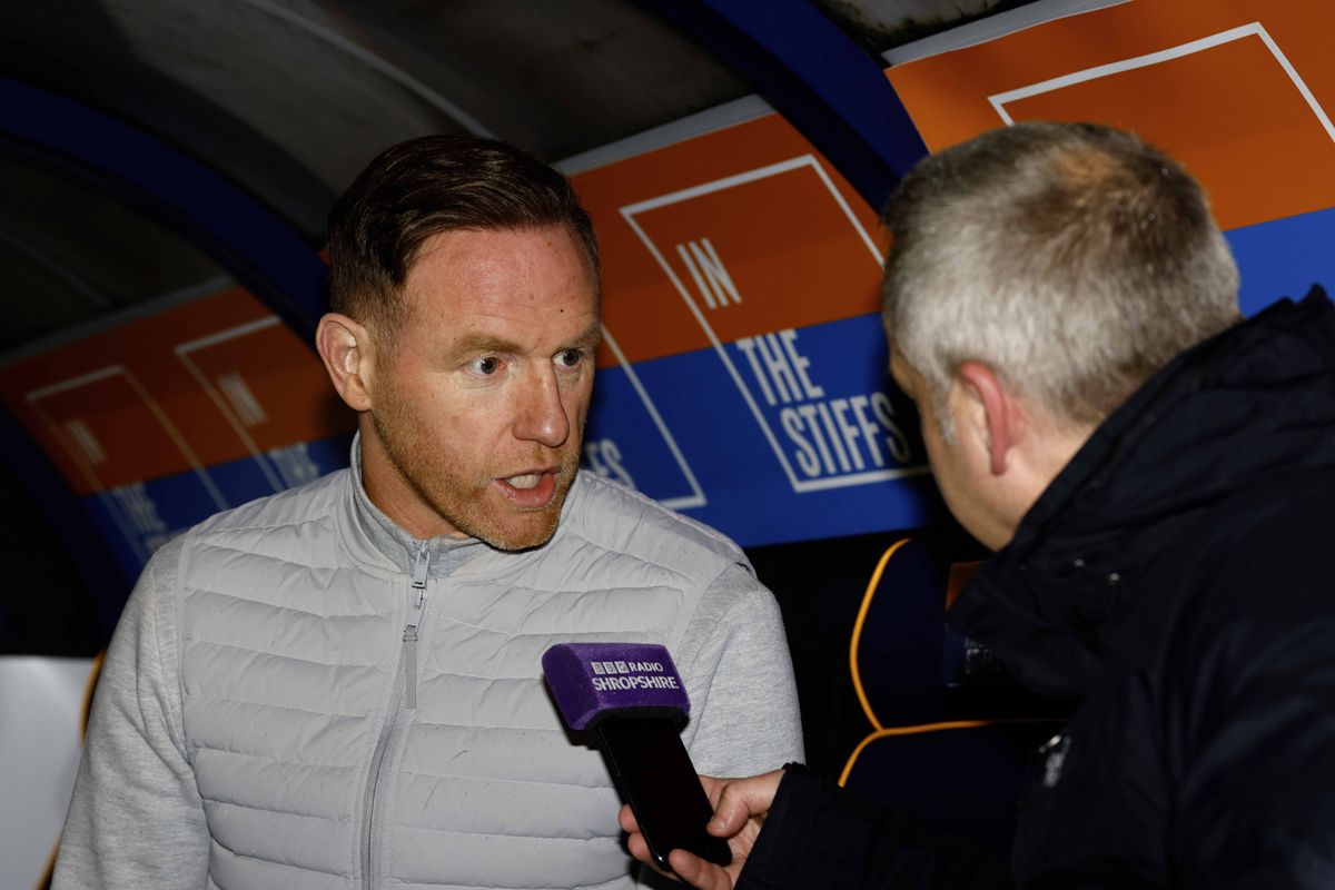 Gavin Cowan makes single switch for Swindon Town clash as defender in line for 500th career appearance