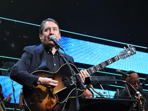 Supporting image for story: Jools launches Llangollen Eisteddfod