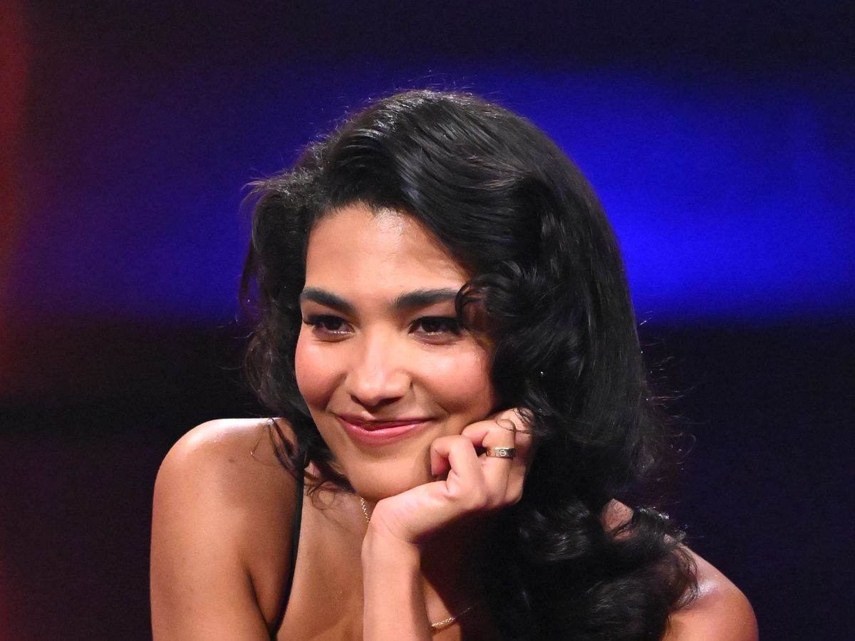 Olivia Dean calls for immigrants to be celebrated in Grammys best new artist win Olivia Dean calls for immigrants to be celebrated in Grammys best new artist win