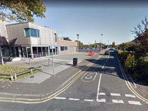 Supporting image for story: Woman's handbag snatched in Oswestry car park