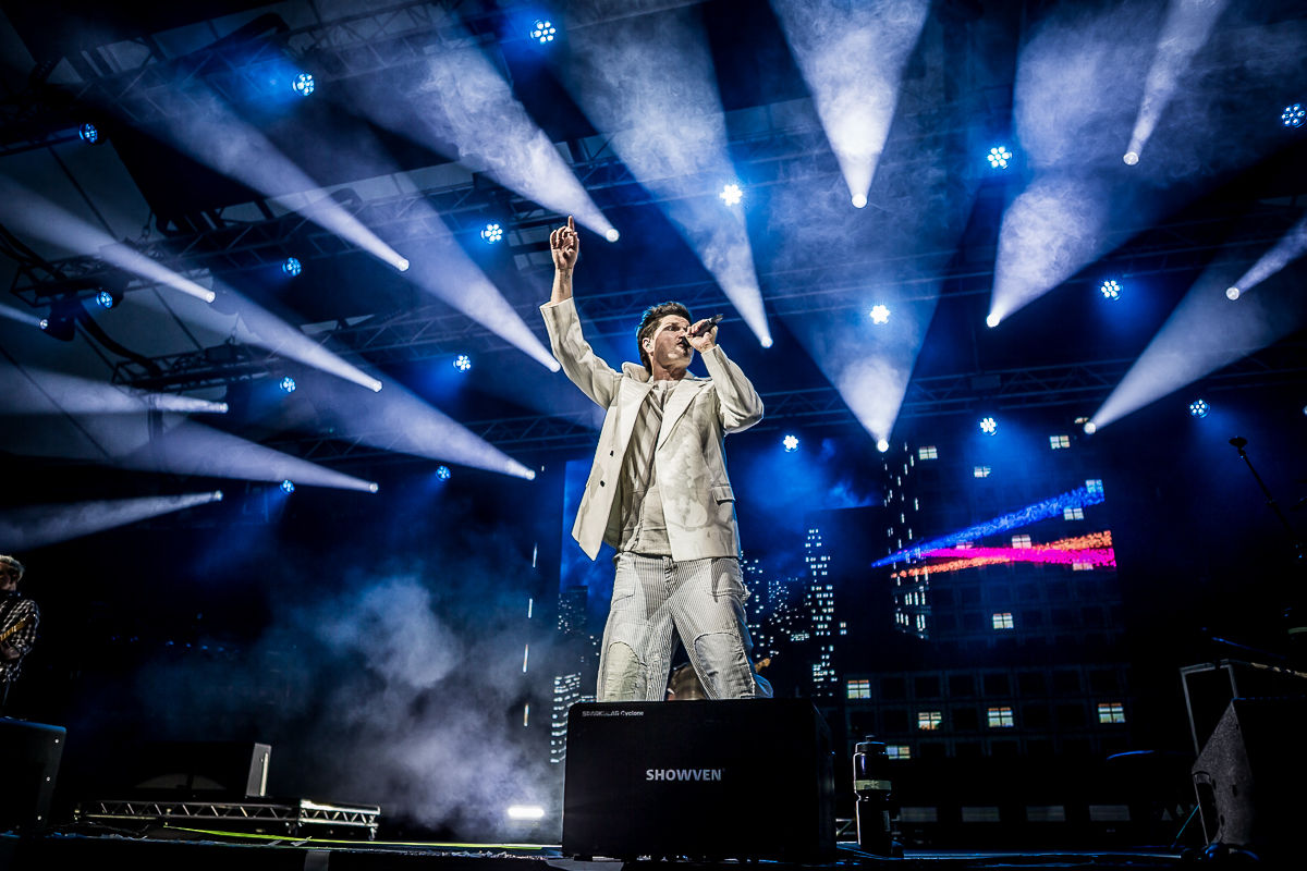 Chart toppers light up Llangollen