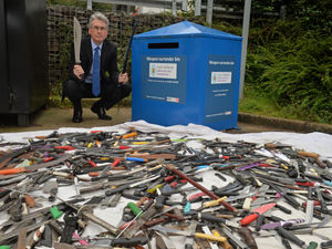 Supporting image for story: Ronan's Law: Nine horrific images of blades, guns and knuckle dusters taken from the streets as new ban comes into effect