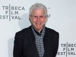 Supporting image for story: Actor Tony Roberts, who often starred in Woody Allen movies, dies aged 85