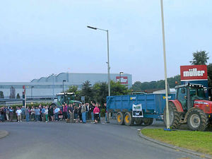 Supporting image for story: Milk price rise won't stop new Shropshire blockades