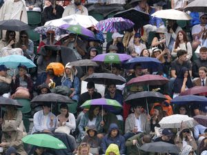 Supporting image for story: Spectators queue in ponchos as rain threatens to dampen sixth day of Wimbledon