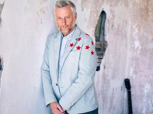 Supporting image for story: Billy Bragg to play series of Birmingham shows to mark career