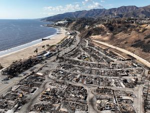 Supporting image for story: Authorities charge man over deadly wildfire that levelled LA neighbourhoods