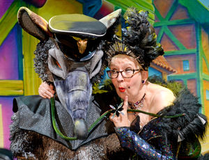 Su Pollard is playing the evil Queen Rat at Wolverhampton Grand