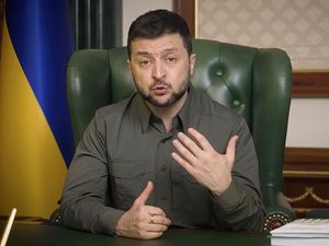 Supporting image for story: Volodymyr Zelensky says next few days of war are crucial
